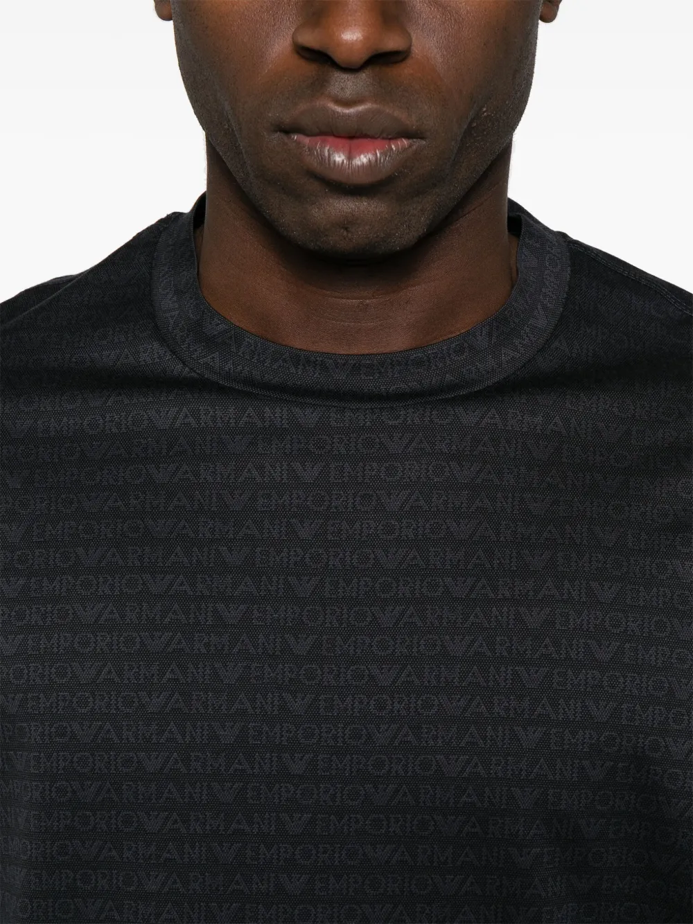 CAMISETA EMPORIO ARMANI MONOGRAMA