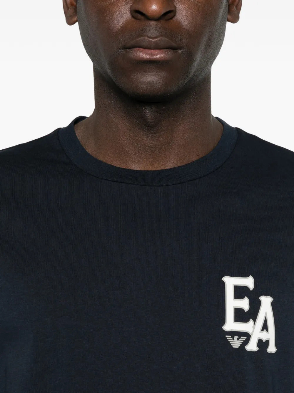 CAMISETA EMPORIO ARMANI EMBLEMA
