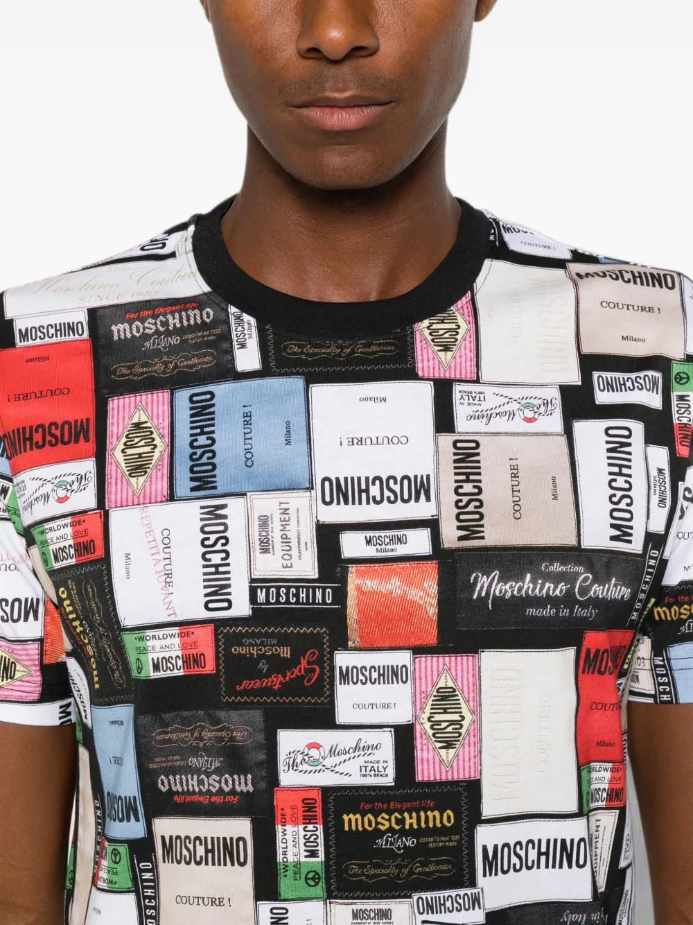 CAMISETA MOSCHINO ESTAMPADA